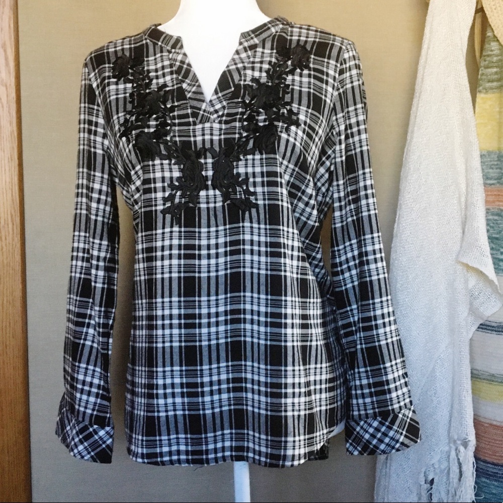 Westport Black & White Plaid Embroidered Blouse M